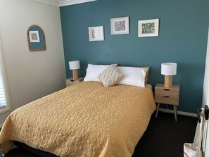 4 Schlafzimmer, Schreibtisch, Bügeleisen/Bügelbrett, Reisekinderbett