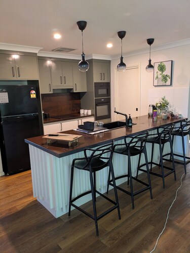 On the Park-Modern 4 Bedroom 3 living Area Home 100m to Parks a& Shopping Centre