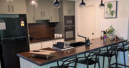 On the Park-Modern 4 Bedroom 3 living Area Home 100m to Parks a& Shopping Centre