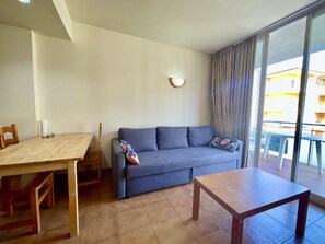 Apartment | Living room - Apartment in Estartit With Private Pool (Torroella de Montgrí)