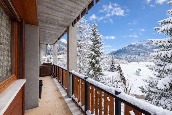 Property grounds - Residence Dolonne, Courmayeur, Italy (Courmayeur)