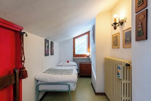 3 chambres, fer et planche à repasser, Wi-Fi, draps fournis