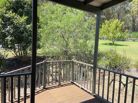 Property grounds. Kookaburra Cottage 5 mins to beaches, national park, cafe's on the Central Coast