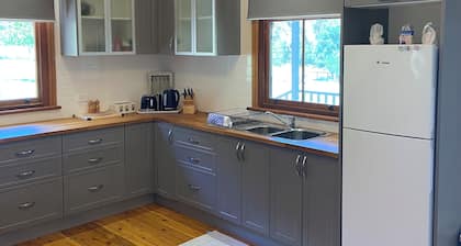 Kookaburra Cottage 5 mins to beaches, national park, cafe's on the Central Coast