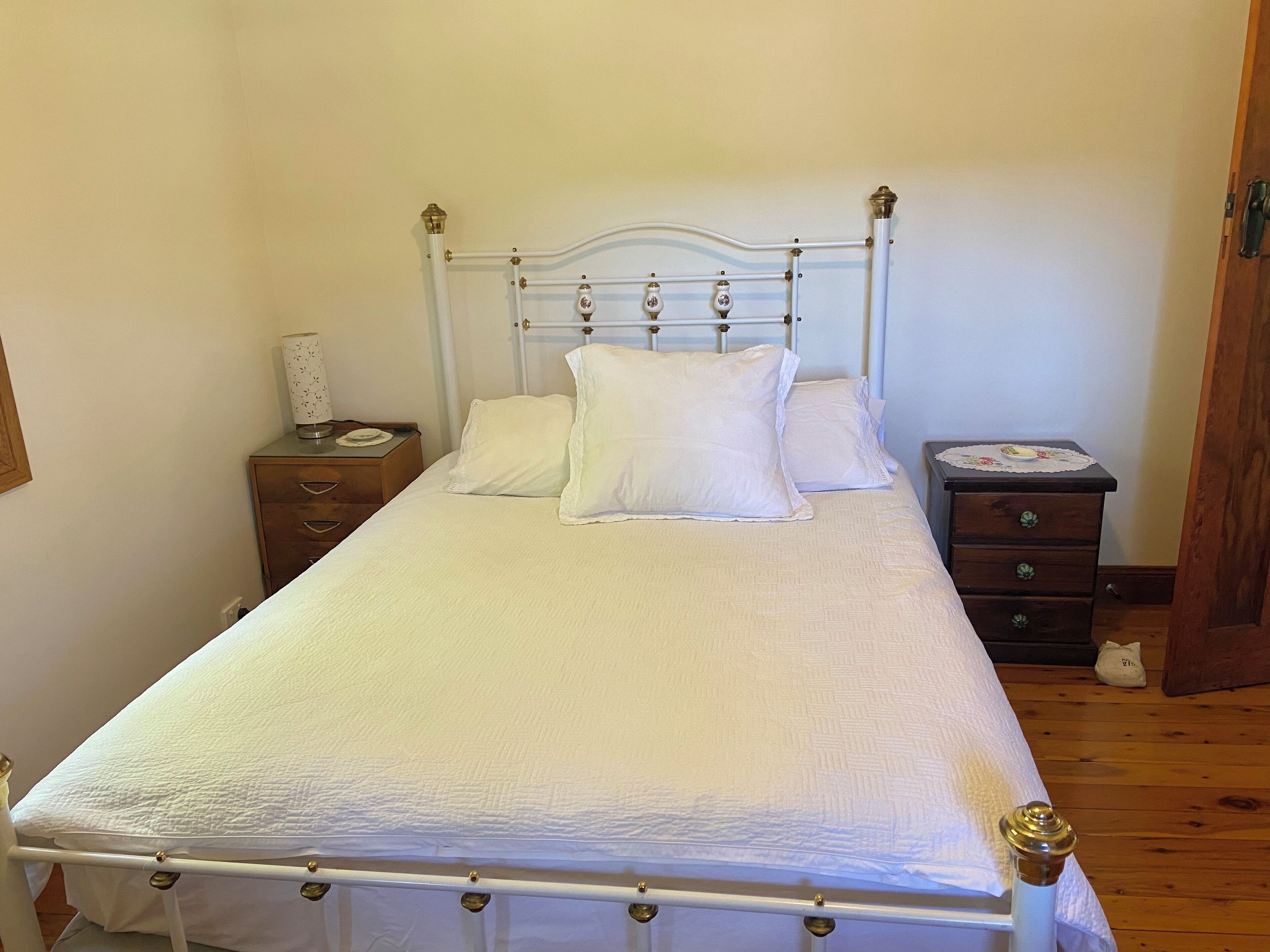 2 makuuhuonetta, vauvan matkasänky, vuodevaatteet