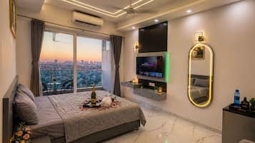 Luxury Studio Suite, 1 Bedroom, City View | In-room safe, free WiFi, bed sheets