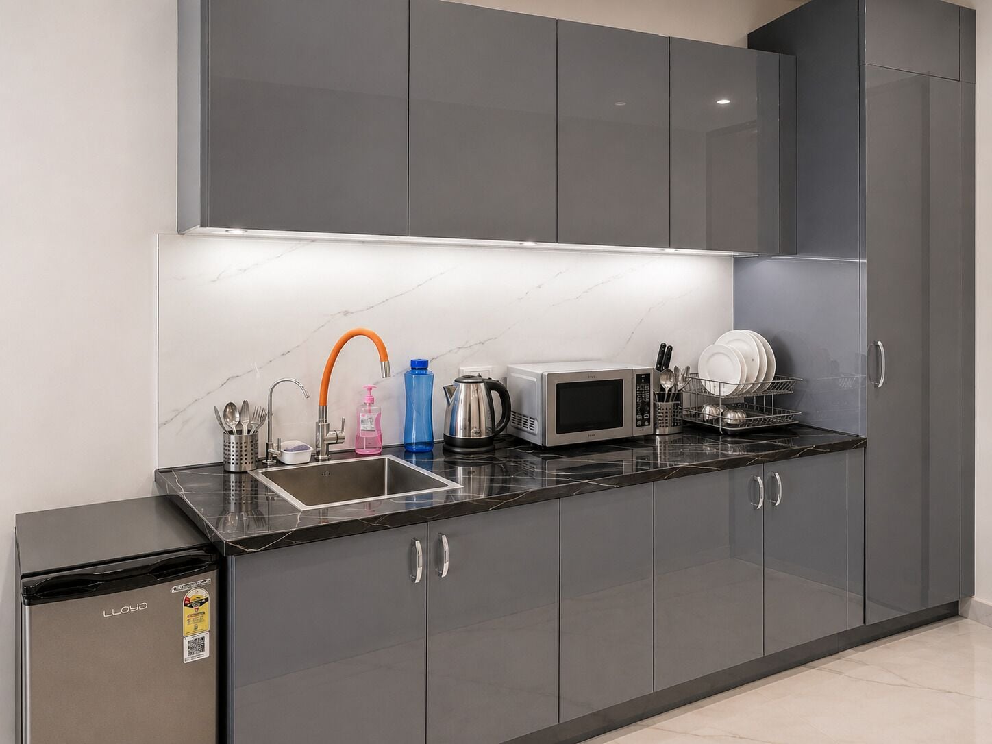 Suite estudio de lujo, 1 habitación, vista a la ciudad | Cocina privada | Refrigerador y microondas 