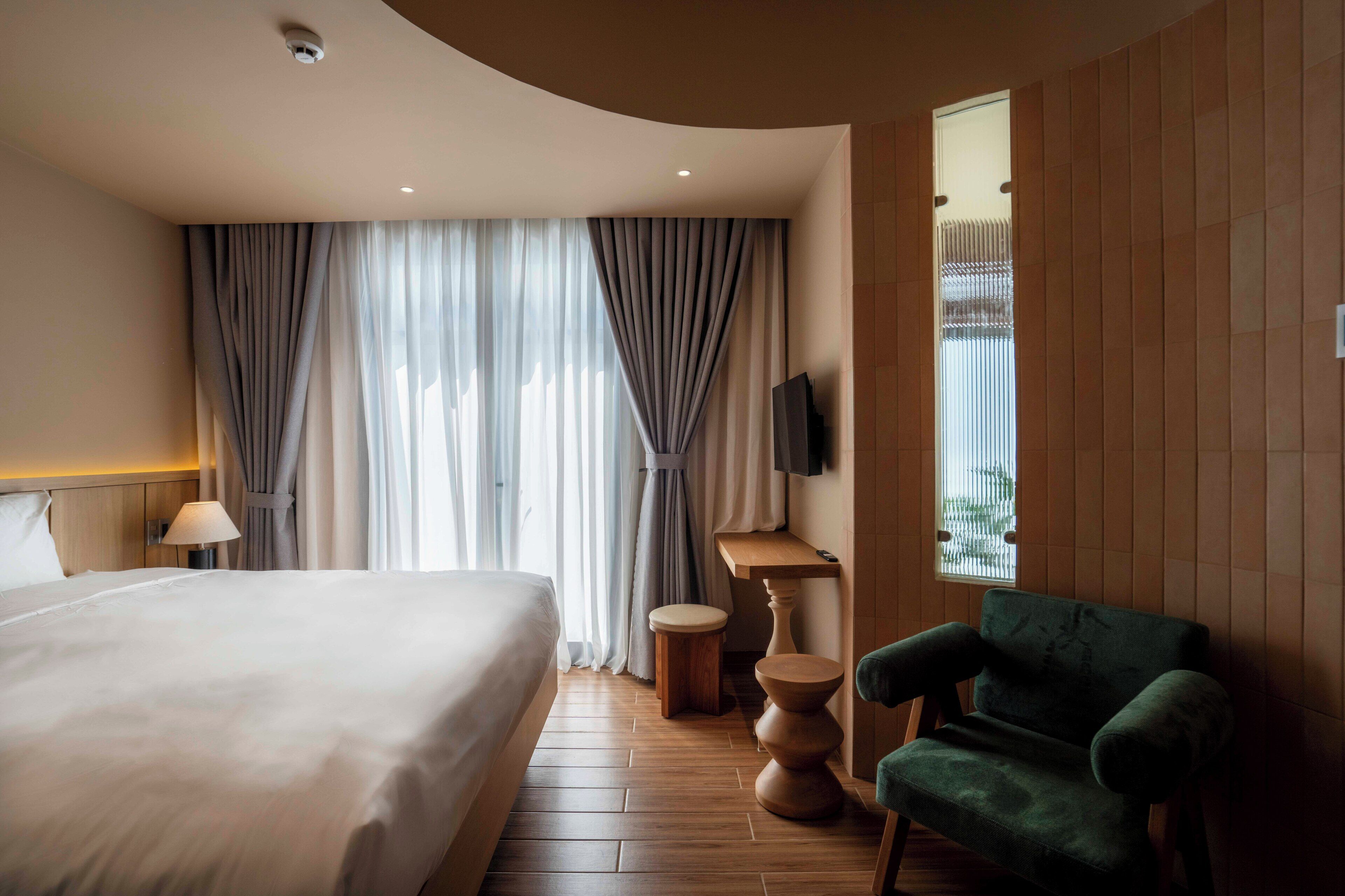 Junior Double Room, Balcony, City View | Hypo-allergenic bedding, free minibar, desk, laptop workspace