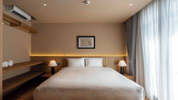 Ropa de cama hipoalergénica y minibar con artículos gratuitos