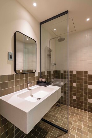 Deluxe Double Room, Balcony, City View | Bathroom | Free toiletries, hair dryer, bathrobes, slippers - DP Hotel (Tay Ninh)