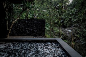 One Bedroom Pool Villa - Kama (with free airport transfer) | 1 dormitorio, minibar con artículos gratuitos, caja fuerte