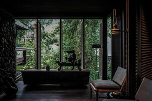 Three Bedroom Pool Villa - Renjana (with free airport transfer) | 1 dormitorio, minibar con artículos gratuitos, caja fuerte