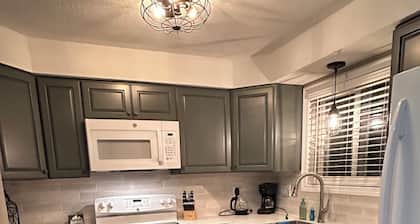 Fantastic pet friendly townhome - many nearby attractions in North Woodstock NH