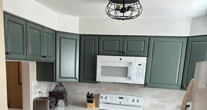 Fantastic pet friendly townhome - many nearby attractions in North Woodstock NH