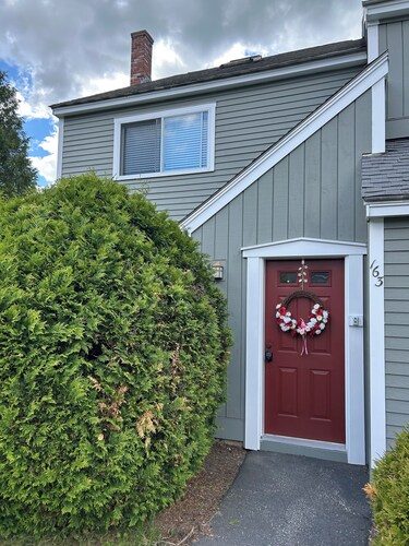 Fantastic pet friendly townhome - many nearby attractions in North Woodstock NH