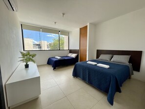 4 makuuhuonetta, silitysrauta/-lauta, vauvan matkasänky, Wi-Fi