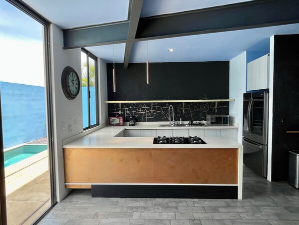 Microwave, dishwasher, coffee/tea maker, toaster