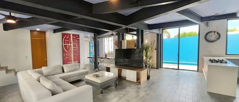 Televisor intel·ligent i llibres