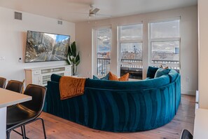 Smart TV, chimenea y videojuegos 