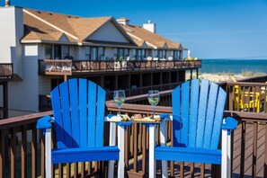 Property grounds - Beach Townhome w/ Bonus Suite | Steps to Beach | Pool & Bikes (Kitty Hawk)