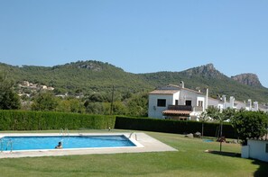 House | Garden - Holiday Home in Lestartit Near Sandy Beach (Torroella de Montgrí)