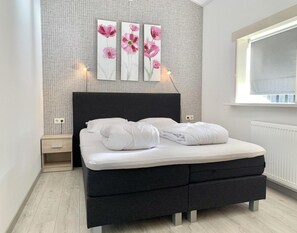 2 bedrooms - Renovated Bungalow With Garden (Sint Maartensvlotbrug)