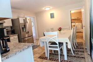 Dining - Harbor ViewCharming 3-bedroom house in delightful Acadia Area AC, WiFi (Ellsworth)