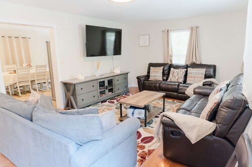 Harbor ViewCharming 3-bedroom house in delightful Acadia Area AC, WiFi