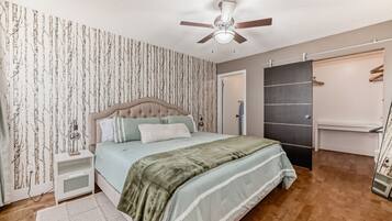 1 bedroom, desk, iron/ironing board, WiFi