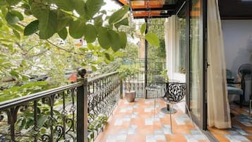 Down comforters, free WiFi, bed sheets