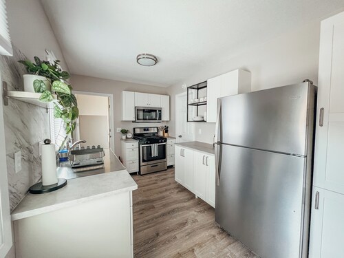 The Cozy Hideaway - 5-Minute Drive to Mayo Clinic