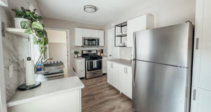 The Cozy Hideaway - 5-Minute Drive to Mayo Clinic