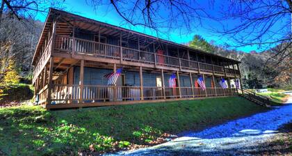 The Hala Lodge and Campground -Roadside Class 2 - 1bed/1bath on Nantahala River