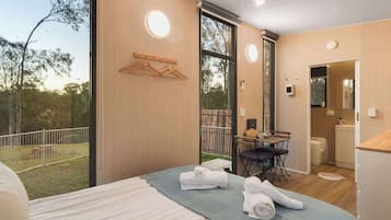 1 bedroom, bed sheets