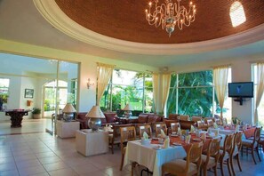Dining - El Tigre Deluxe, 1BR, Large Terrace, Golf views, BBQ & near Beaches (Nuevo Nayarit)
