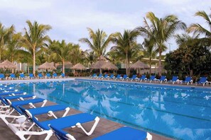 Pool - El Tigre Deluxe, 1BR, Large Terrace, Golf views, BBQ & near Beaches (Nuevo Nayarit)