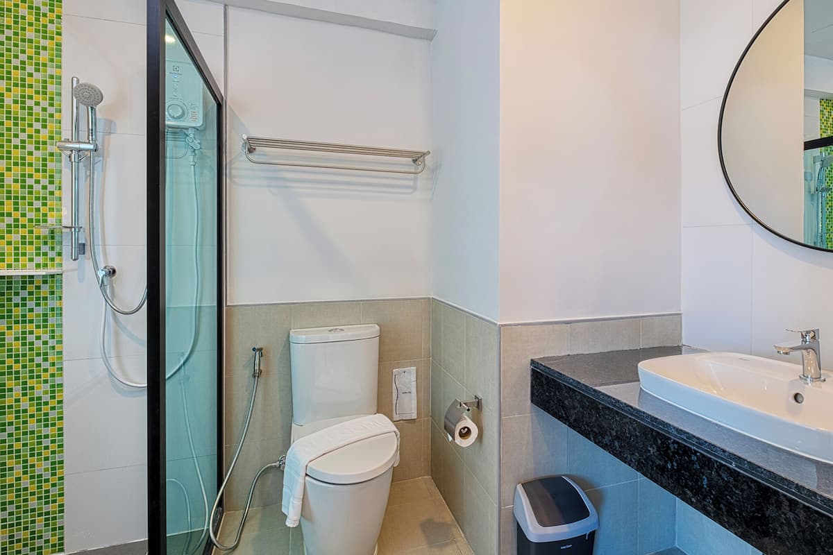 Tripla Luxury | Bagno | Doccia, soffione a pioggia, asciugacapelli, asciugamani