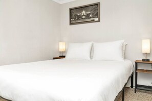 1 chambre, bureau, fer et planche à repasser, Wi-Fi