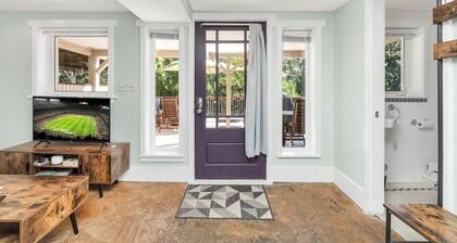 Vintage Westlake Hideaway w/patio & Lake Views!