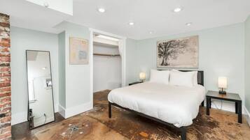 1 bedroom, desk, iron/ironing board, WiFi