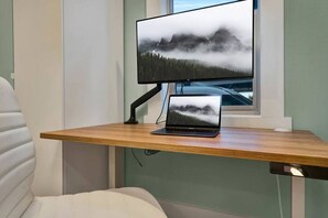 Interior - Westlake Nest Minutes to DT Quiet & Renovated! (Seattle)