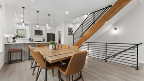 Dining - Ballard Hangout - Arcade, Covered deck, Sleeps 10! (Seattle)