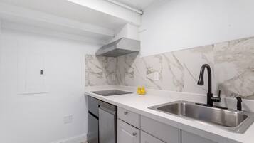 Fridge, microwave, stovetop, dishwasher