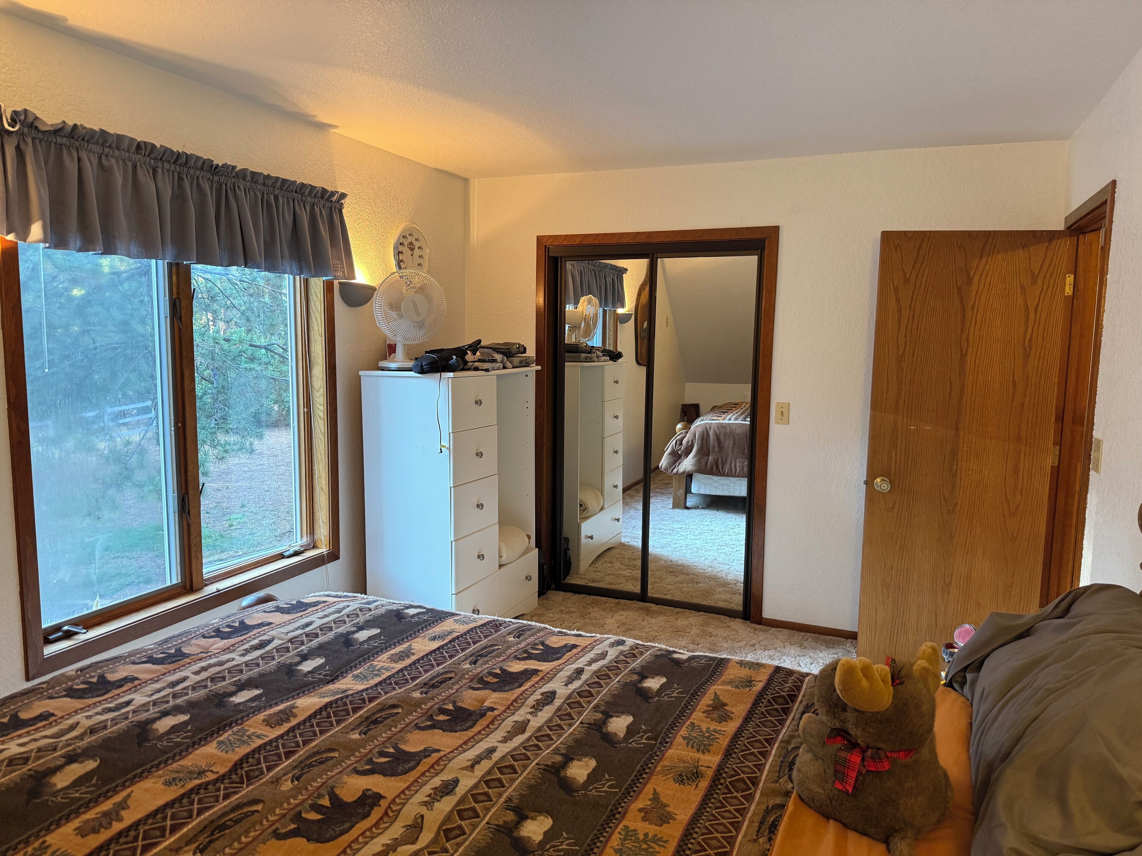 4 bedrooms, desk, iron/ironing board, free WiFi