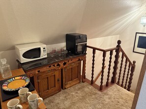 Interior - Cozy 2 bedroom cottage, a romantic retreat for the holidays, a skiers paradise! (Grass Valley)