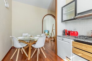 Refrigerador y parrilla de estufa 