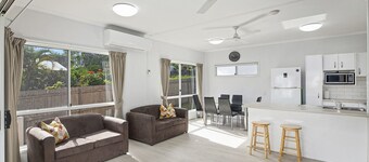 OAHU, part of the Ohana Surf Bungalows (<5 minute walk to beach and shops).