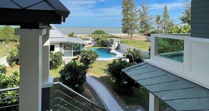 Spacious 5-bedroom beachfront in charming Kui Buri with AC, WiFi, pool. 3 villas