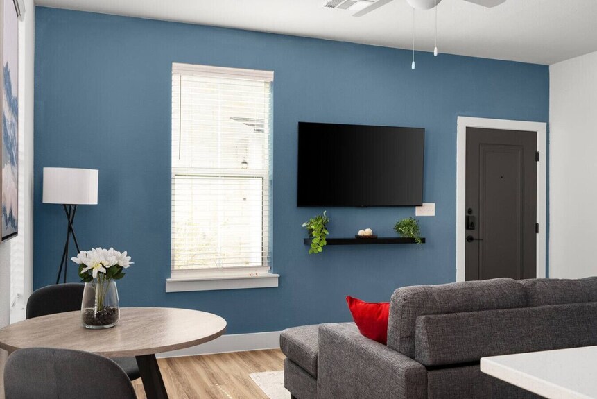 Perfect Spot: Cozy Stay & Coffee Shop/bar Onsite! - Pflugerville, TX