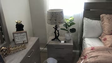 2 多间卧室、熨斗/熨衣板、WiFi、床单